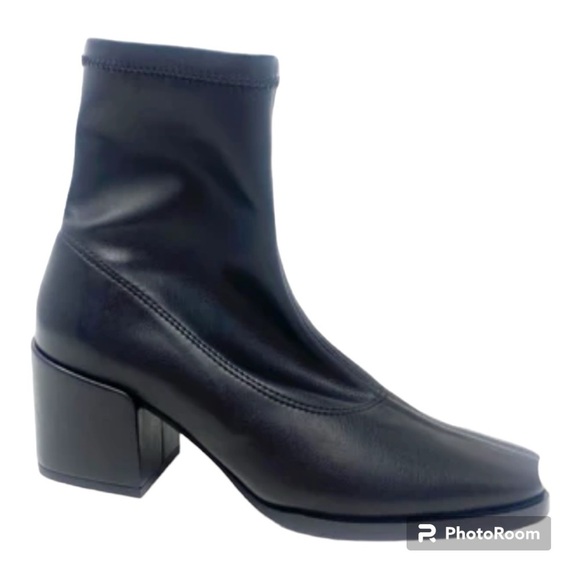 NOVACAS Talia Stretch Vegan Leather Bootie In Black | Size 41/10 - Picture 1 of 15